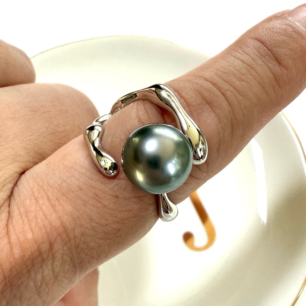 Black Tahitian Pearl Ring